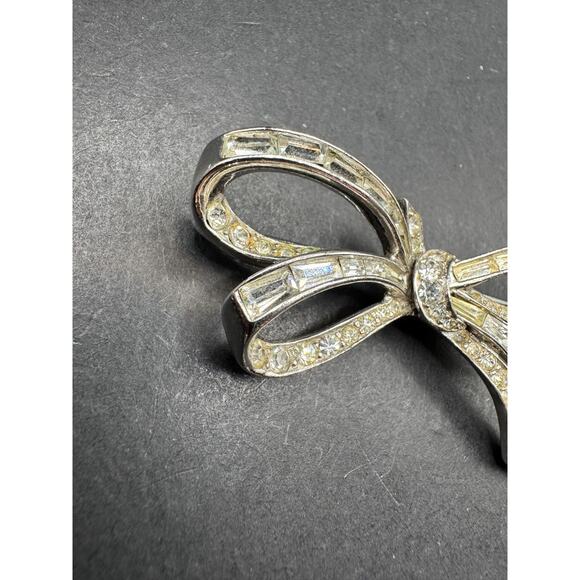 Vtg Marcel Boucher Bow Brooch Pin SIlver Tone Emerald Cut and Round Crystal 5266 - Picture 5 of 10